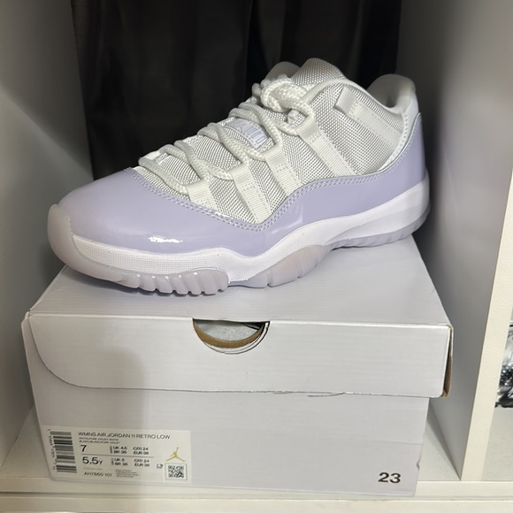 Women’s air Jordan 11 retro low - Picture 3 of 4